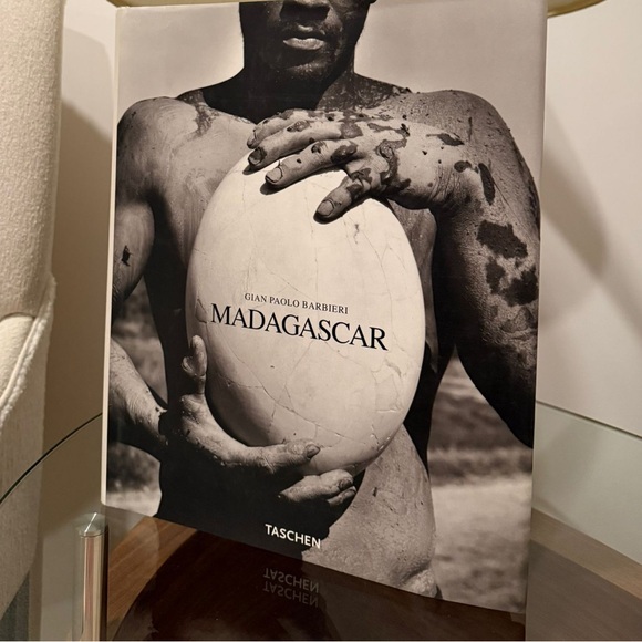 TASCHEN Madagascar Photography Book - Black and White - Picture 1 of 3
